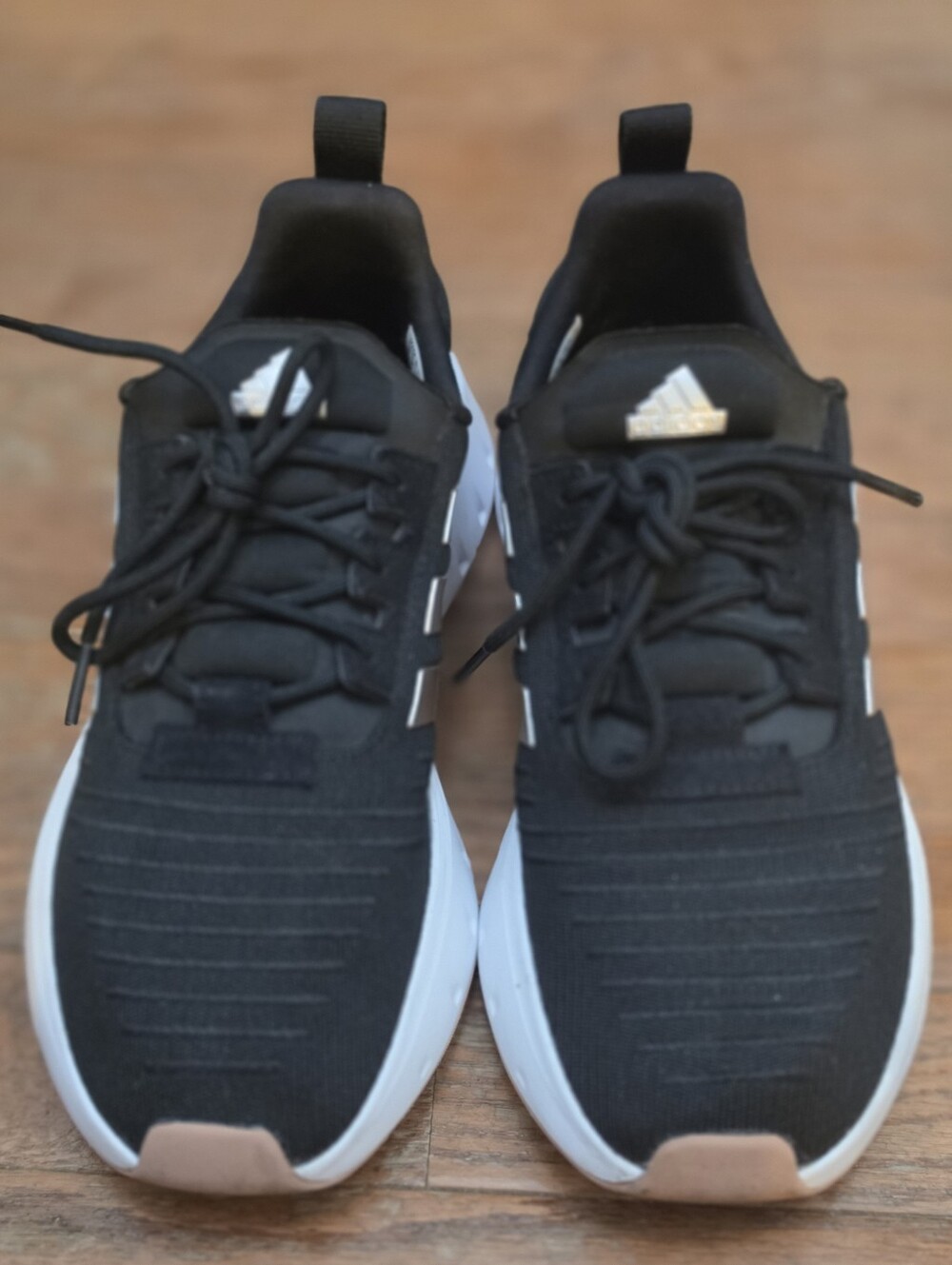 adidas Swift Run 23 Women's Running / Lifestyle Sneakers - Size 8.5 With Box